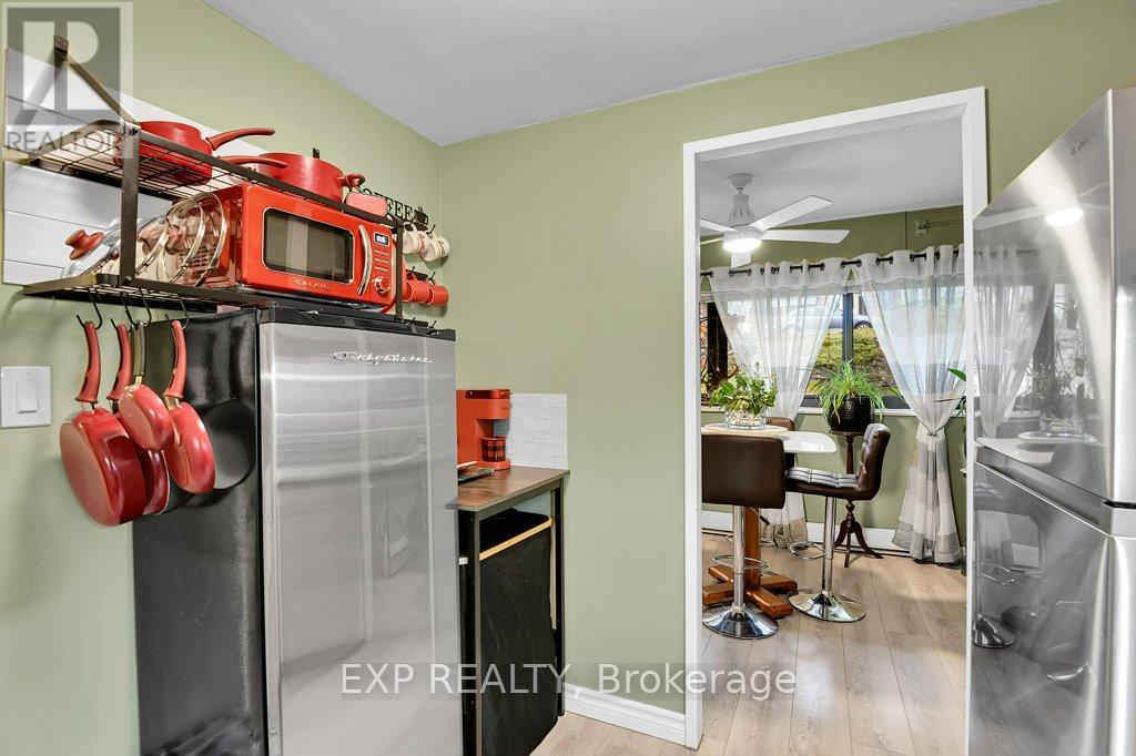 #304 109 KING STREET E - 22