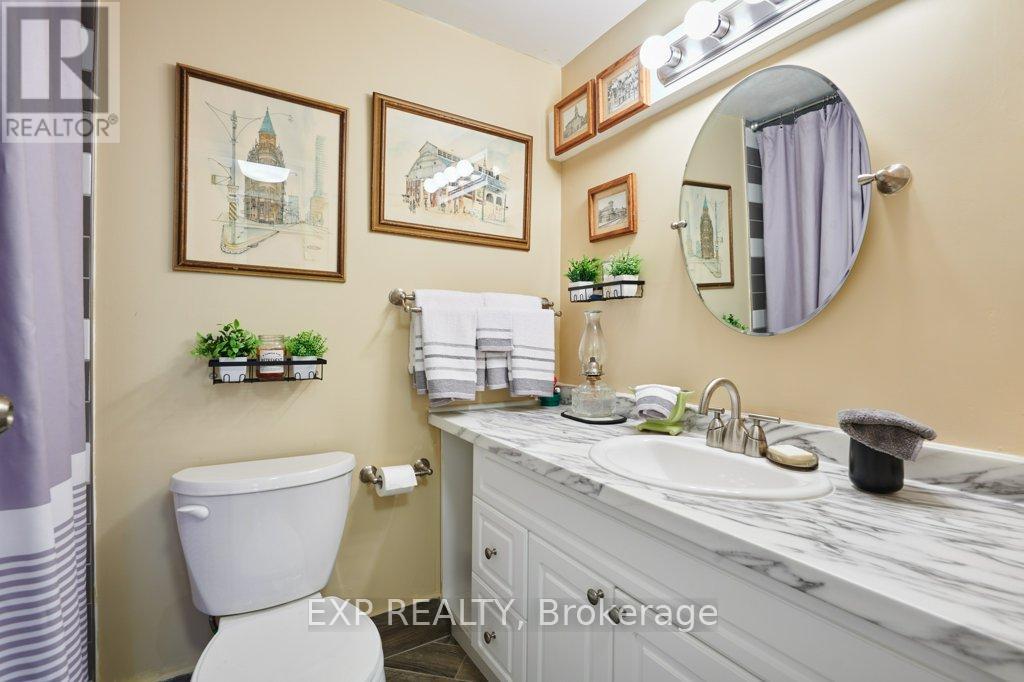 #304 109 KING STREET E - 26
