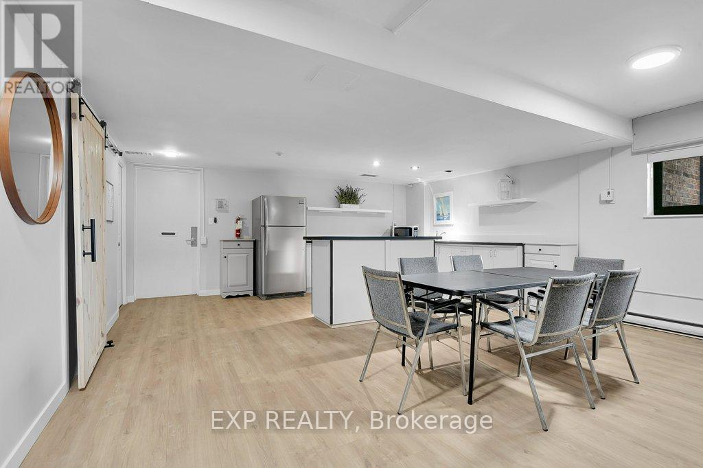 #304 109 KING STREET E - 29