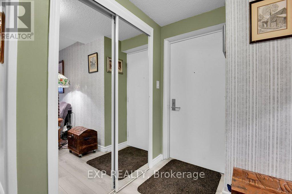 #304 109 KING STREET E - 9