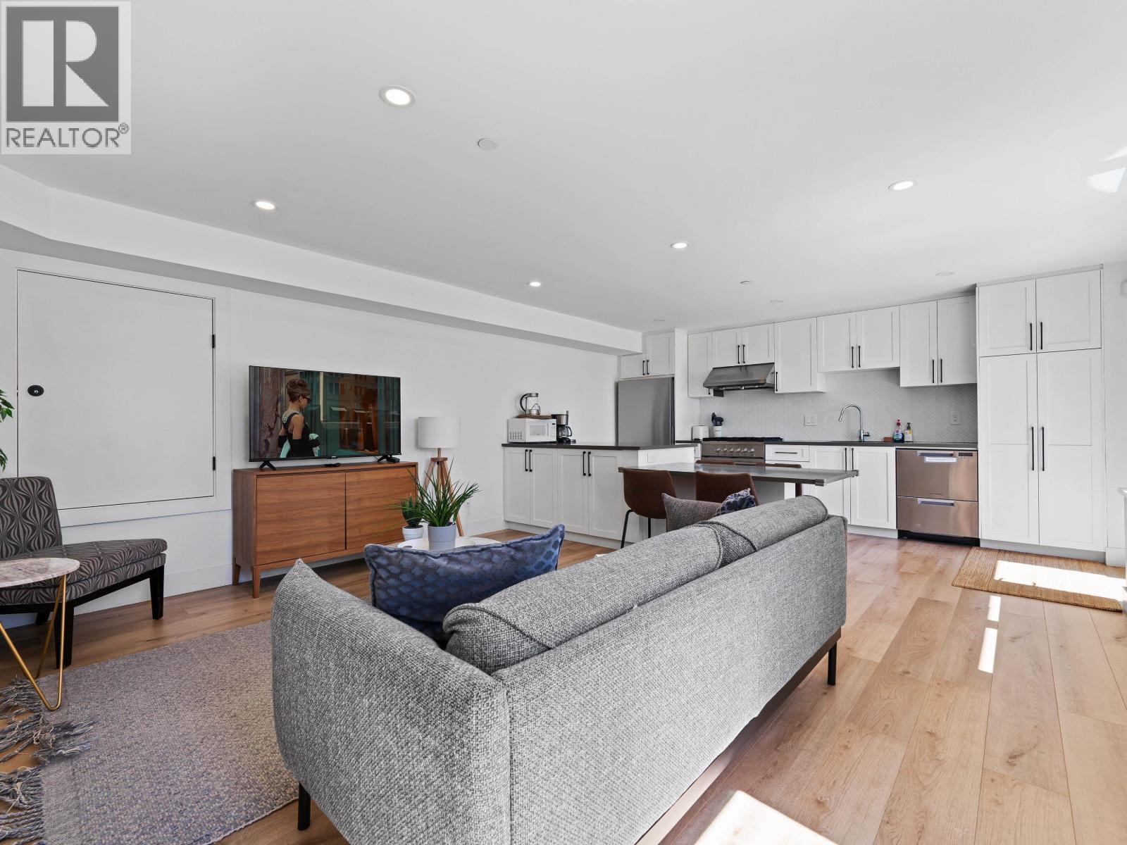 4701 PICCADILLY SOUTH ROAD — photo 37