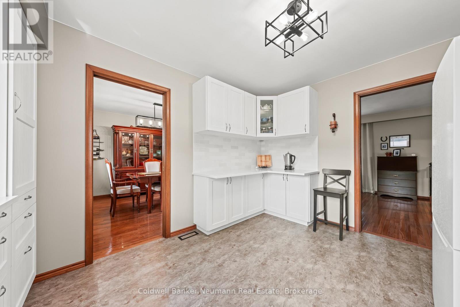 61 BELLEVUE STREET — photo 19