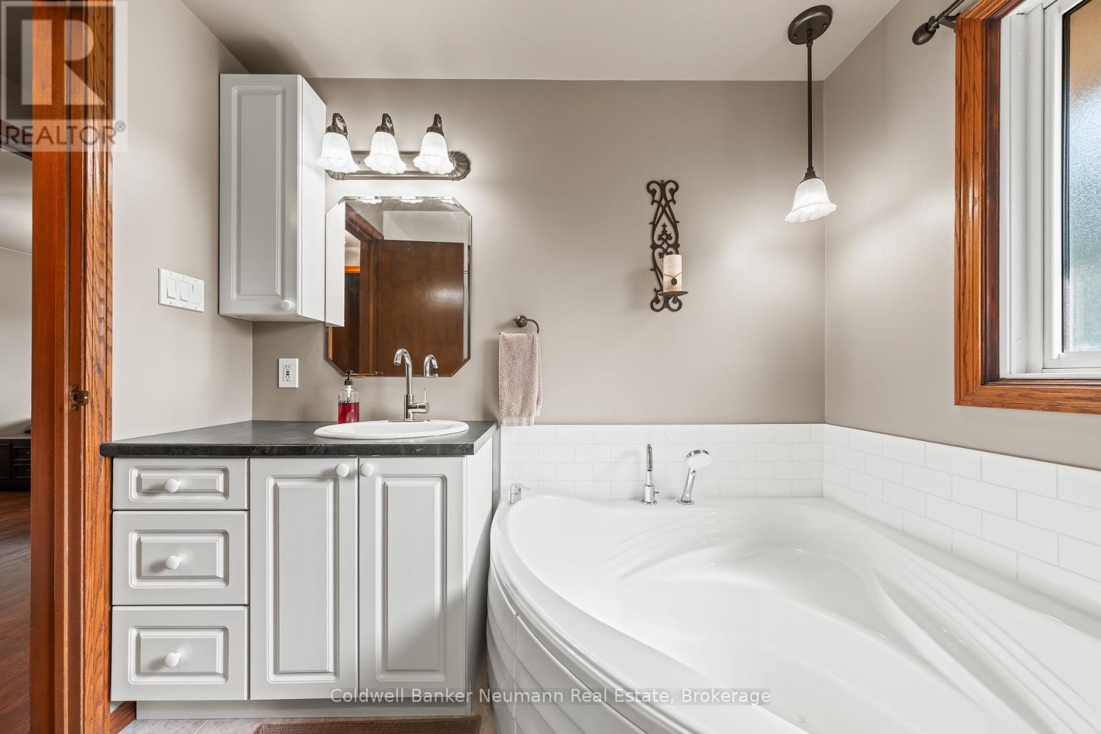 61 BELLEVUE STREET — photo 29
