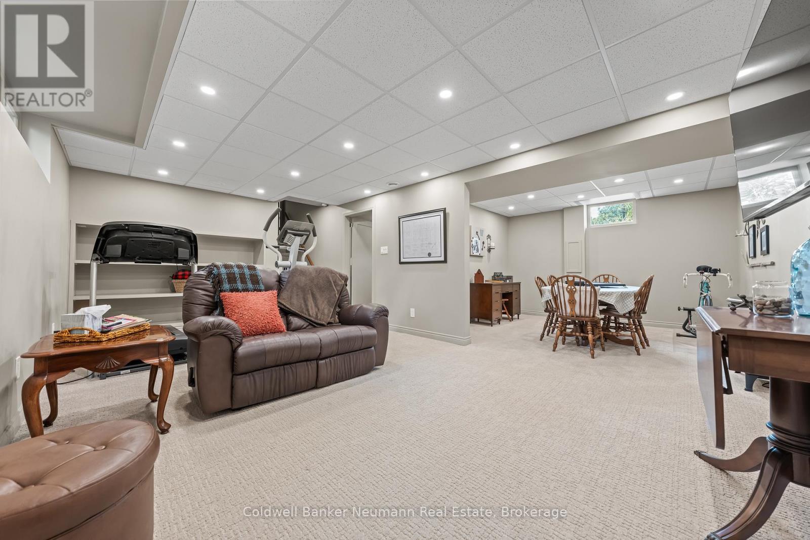 61 BELLEVUE STREET — photo 31