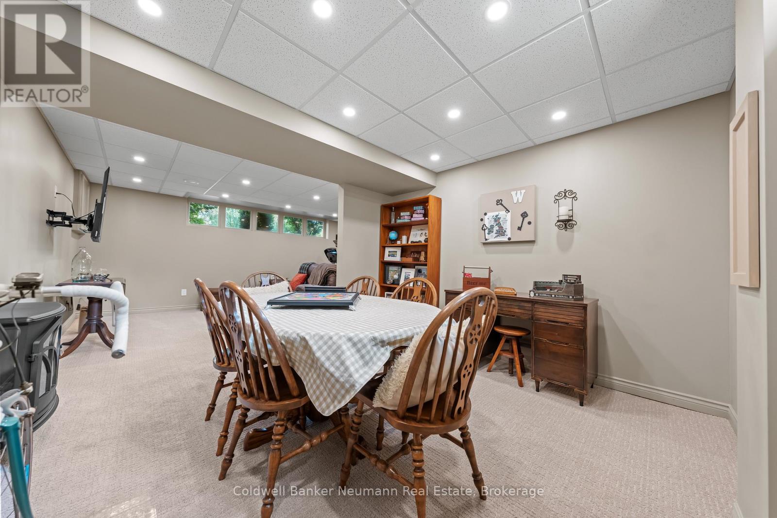 61 BELLEVUE STREET — photo 32