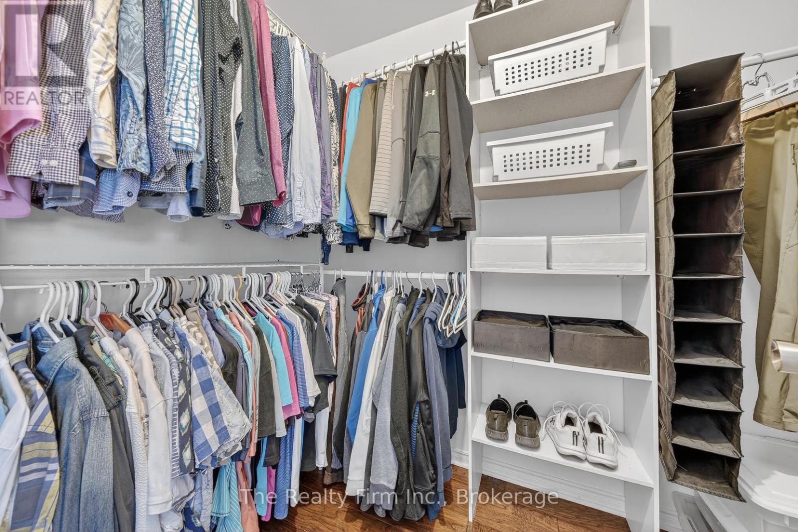 walk in closet from primary