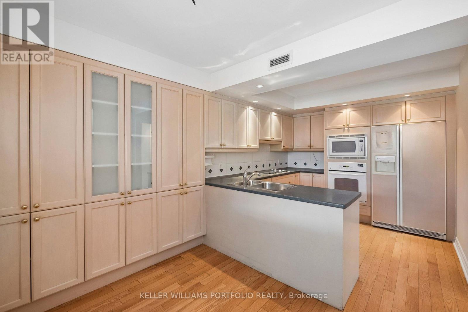 #702 2727 YONGE STREET - 13