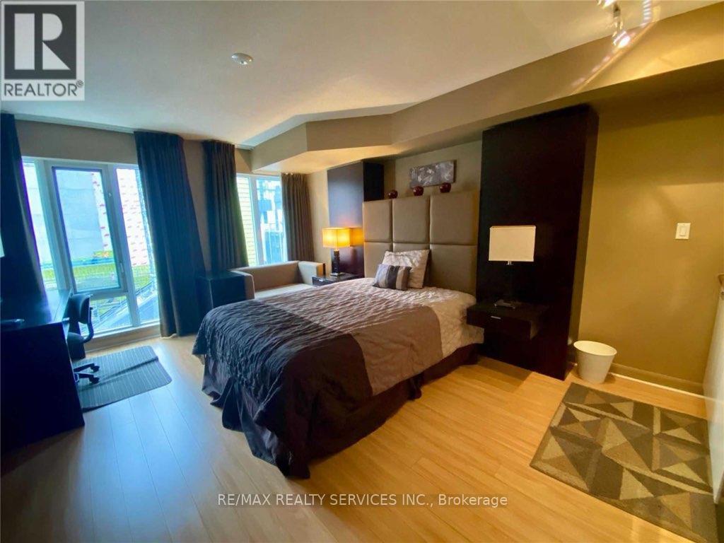 #1215 200 VICTORIA STREET - 5