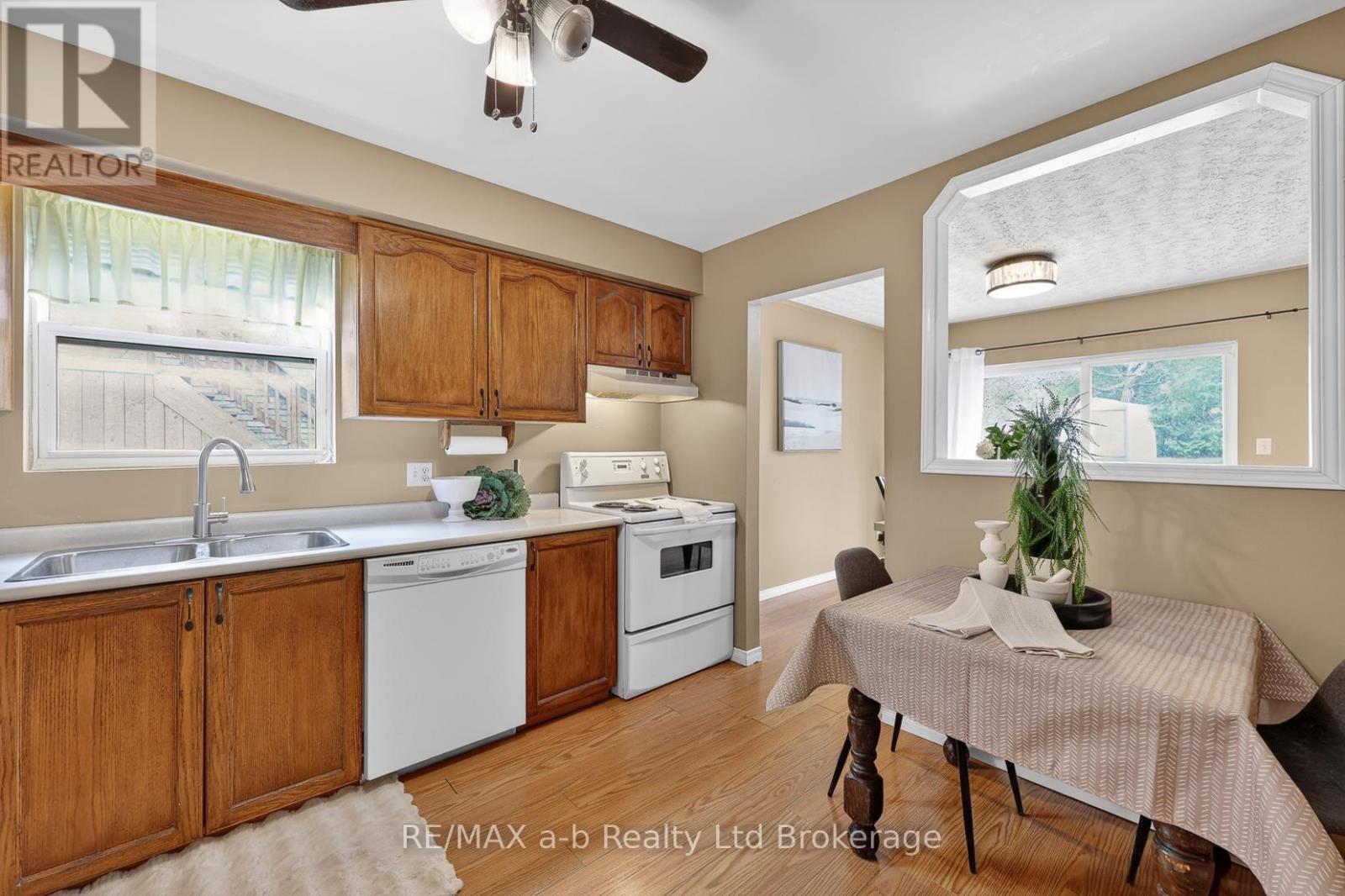 185 CARNEGIE STREET — photo 11