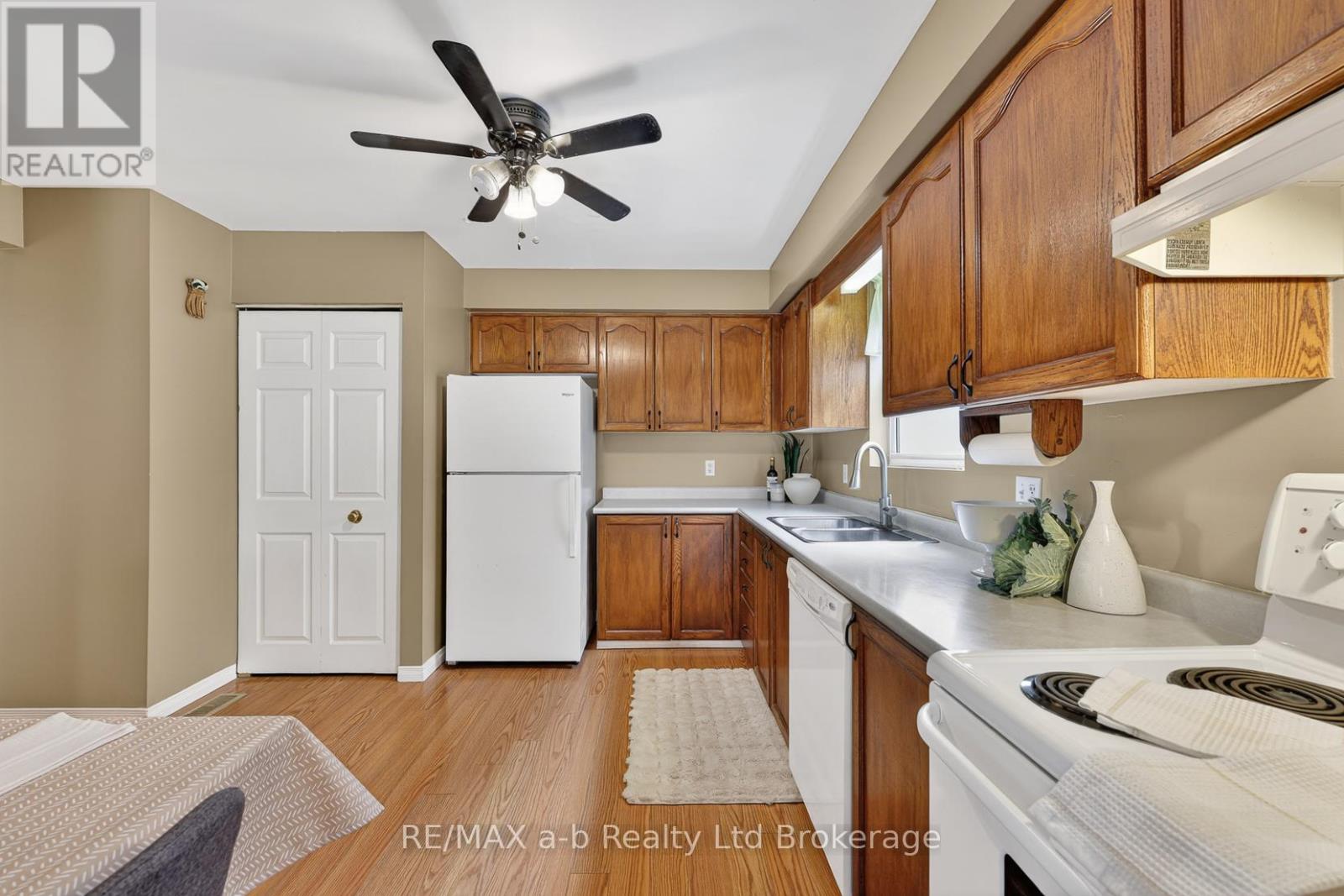 185 CARNEGIE STREET — photo 13