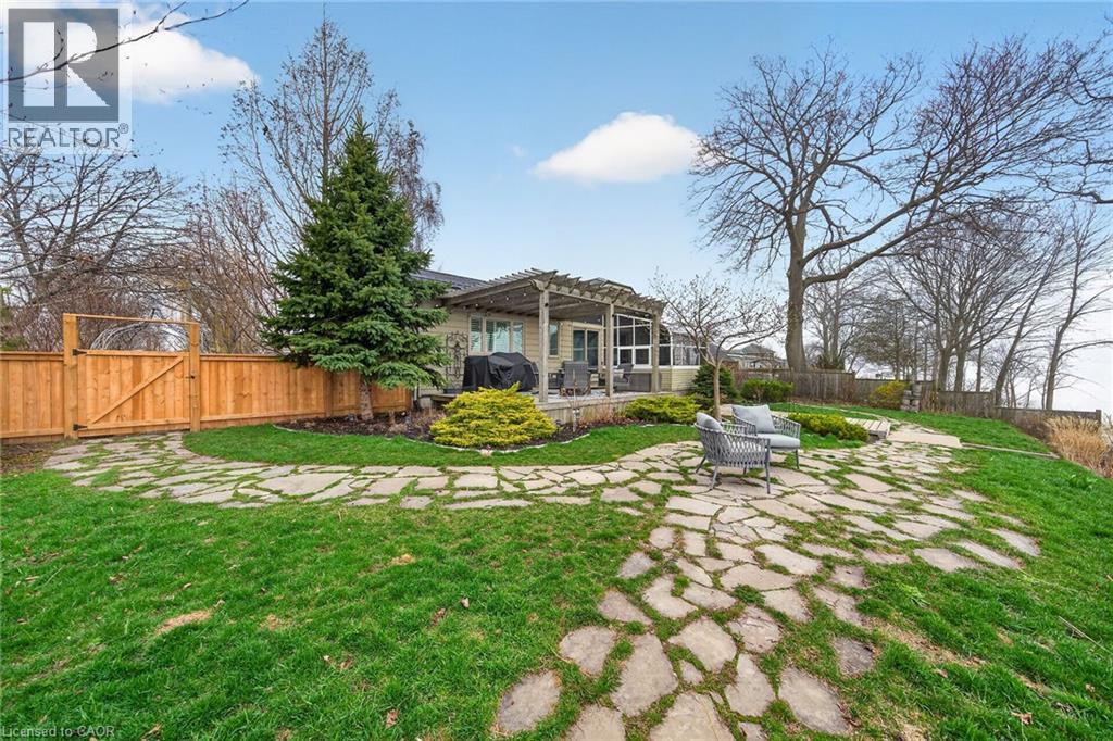 108 LAKESIDE Drive - 33