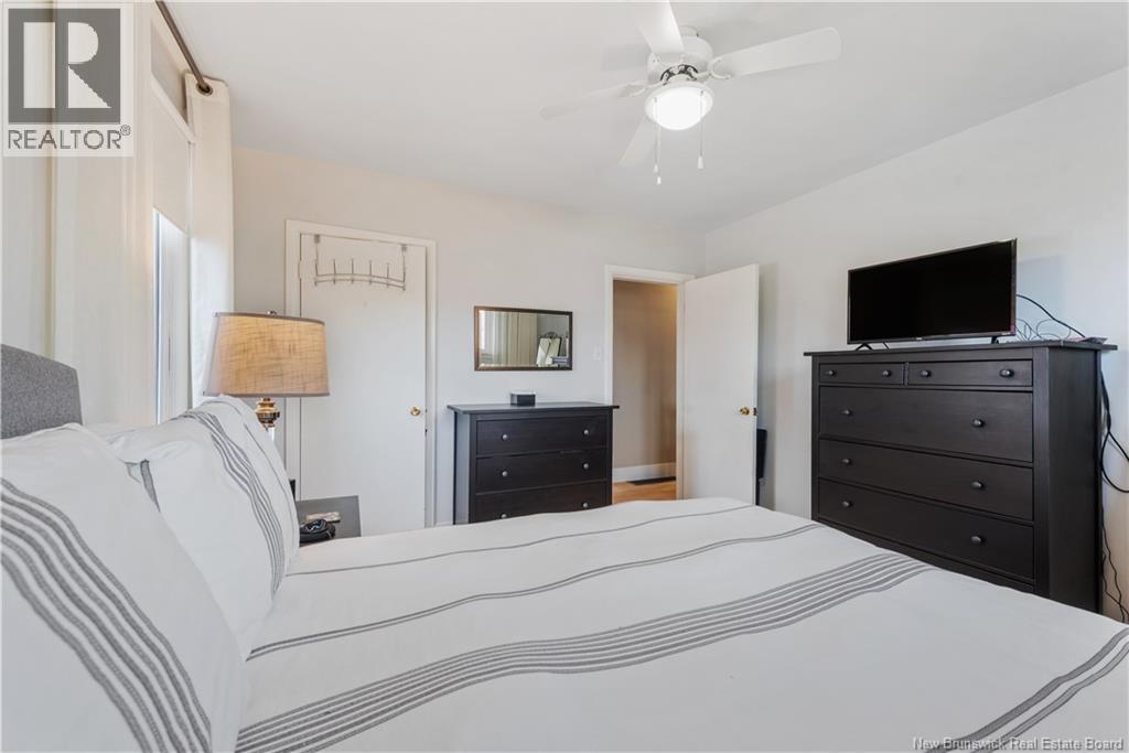126 Chesswood Drive - 11