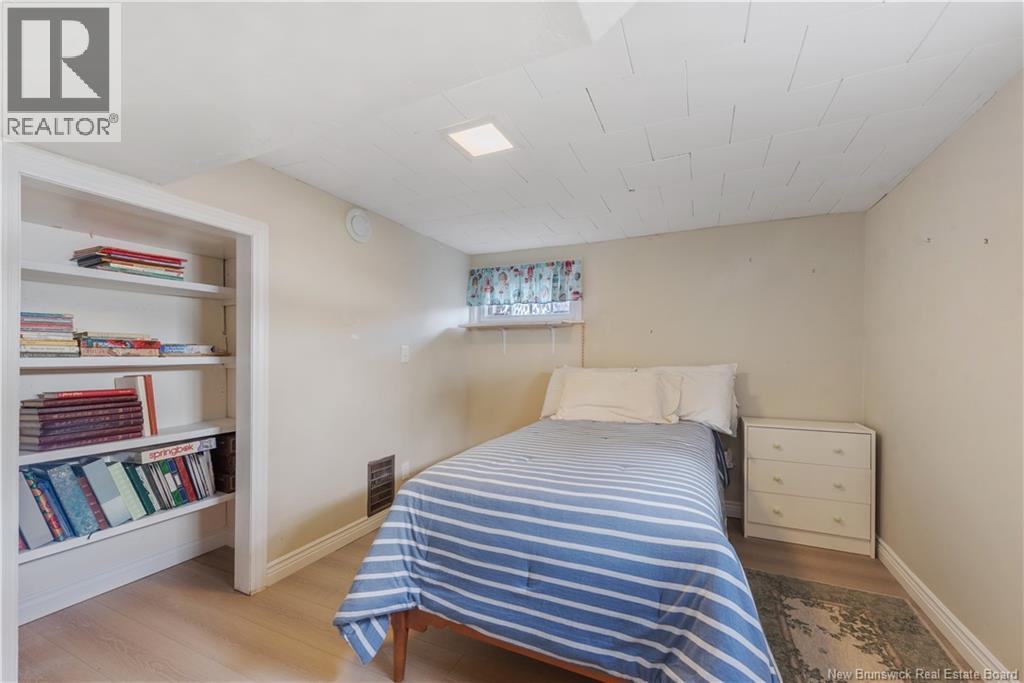 126 Chesswood Drive - 19