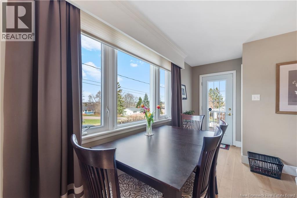 126 Chesswood Drive - 5