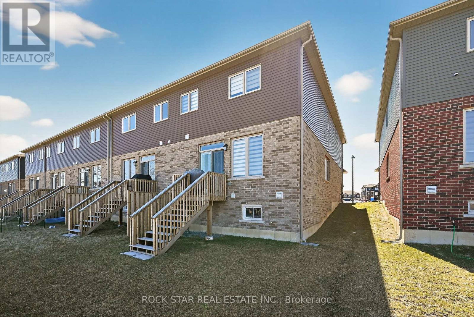 63 LLOYD DAVIES WAY — photo 40