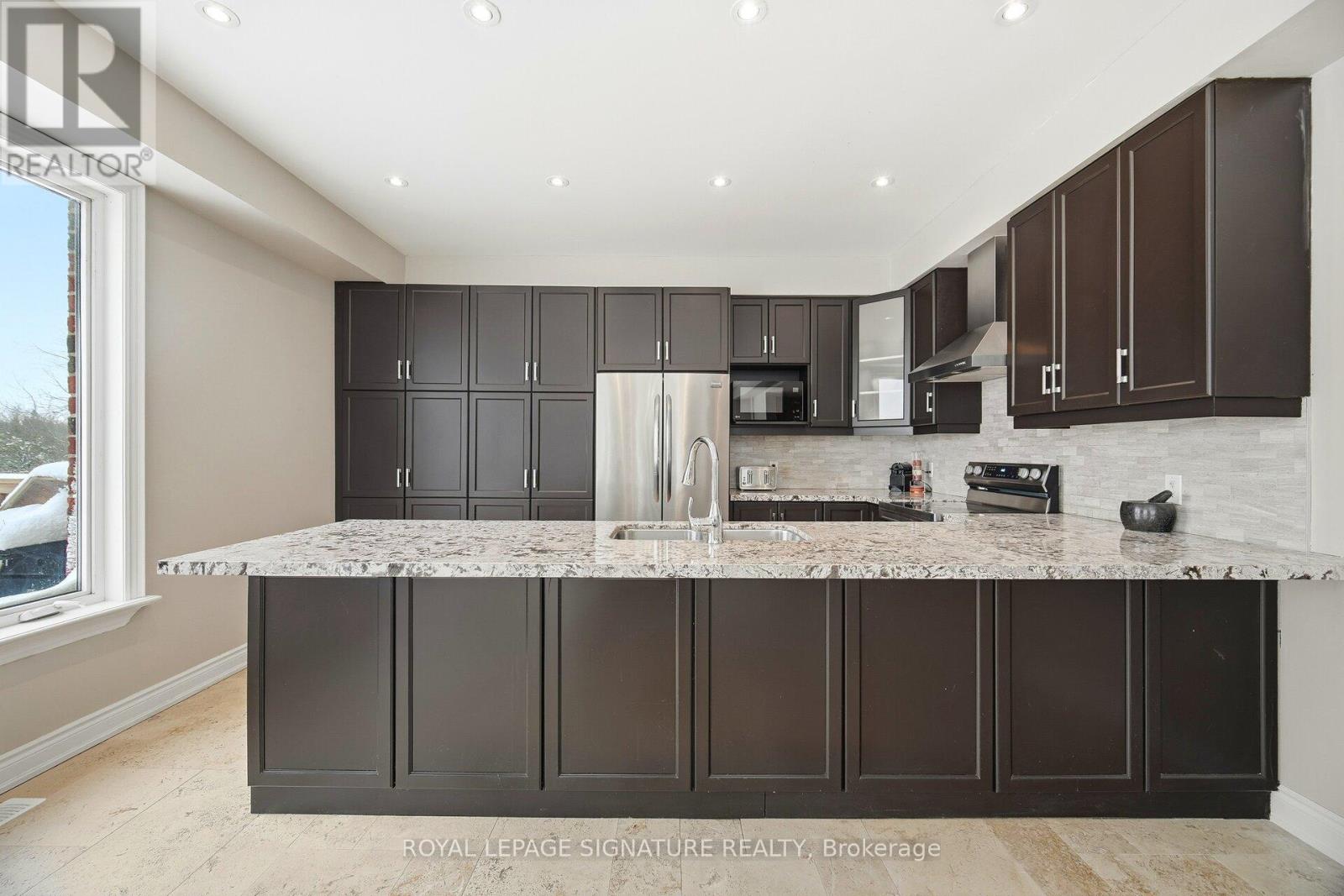232167 TRAFALGAR ROAD - 19