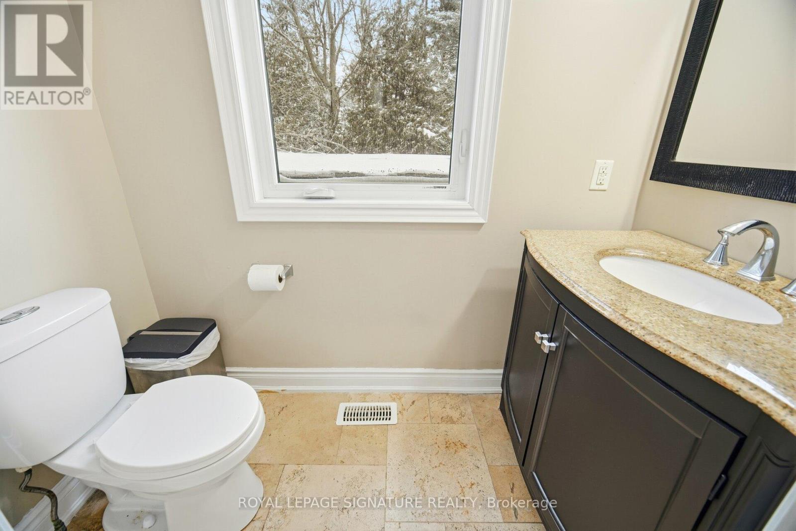 232167 TRAFALGAR ROAD - 22
