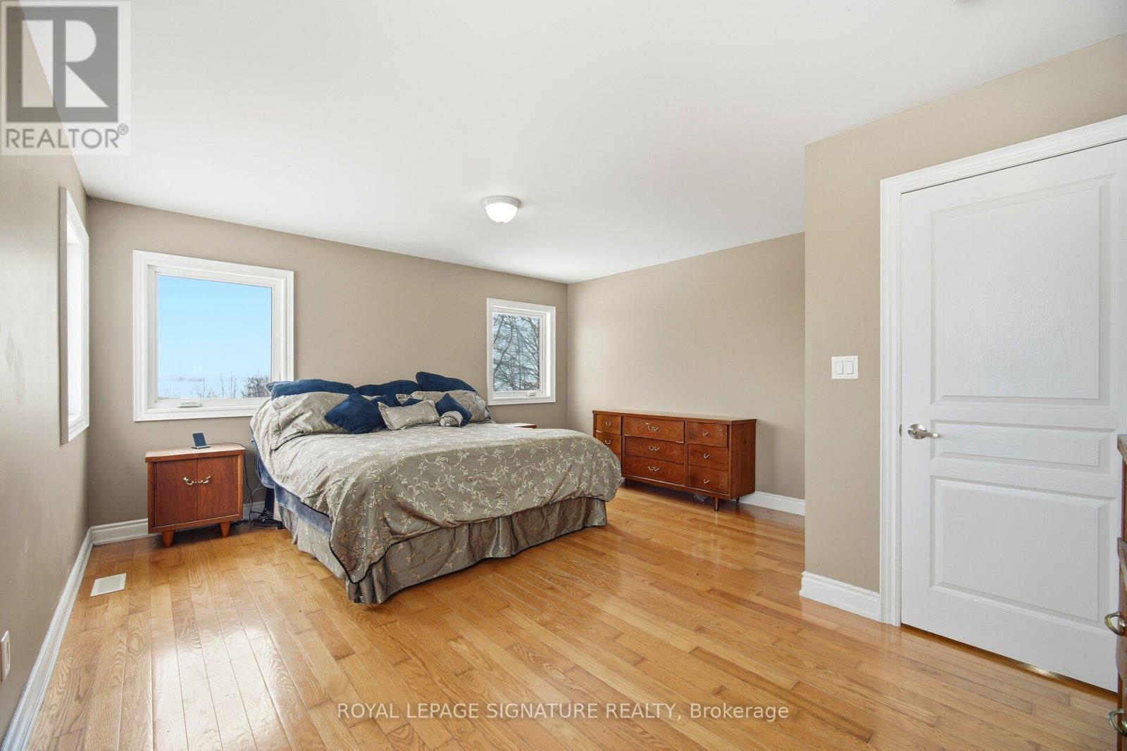232167 TRAFALGAR ROAD - 26