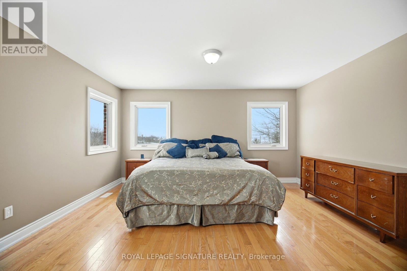 232167 TRAFALGAR ROAD - 27