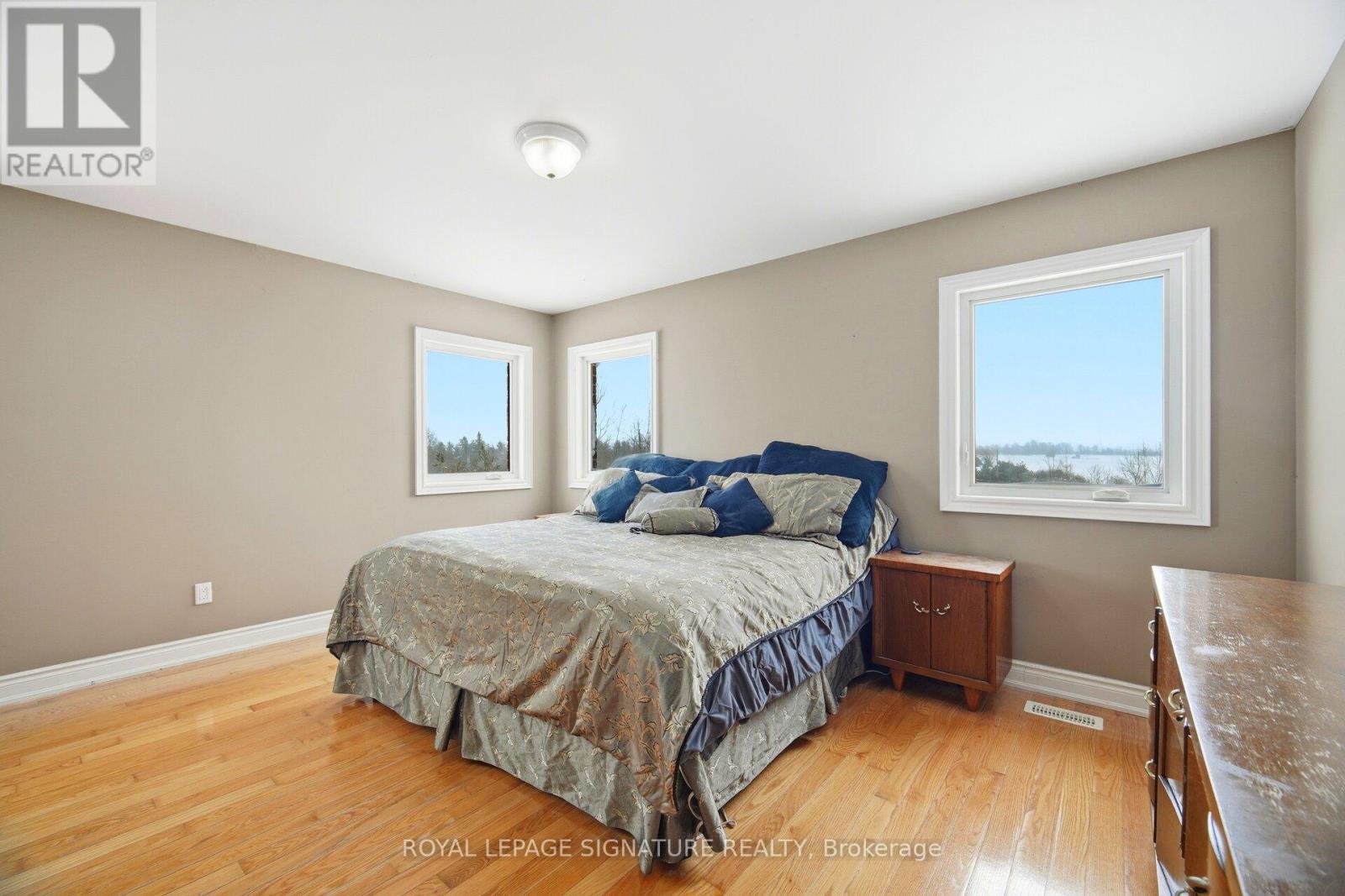 232167 TRAFALGAR ROAD - 28