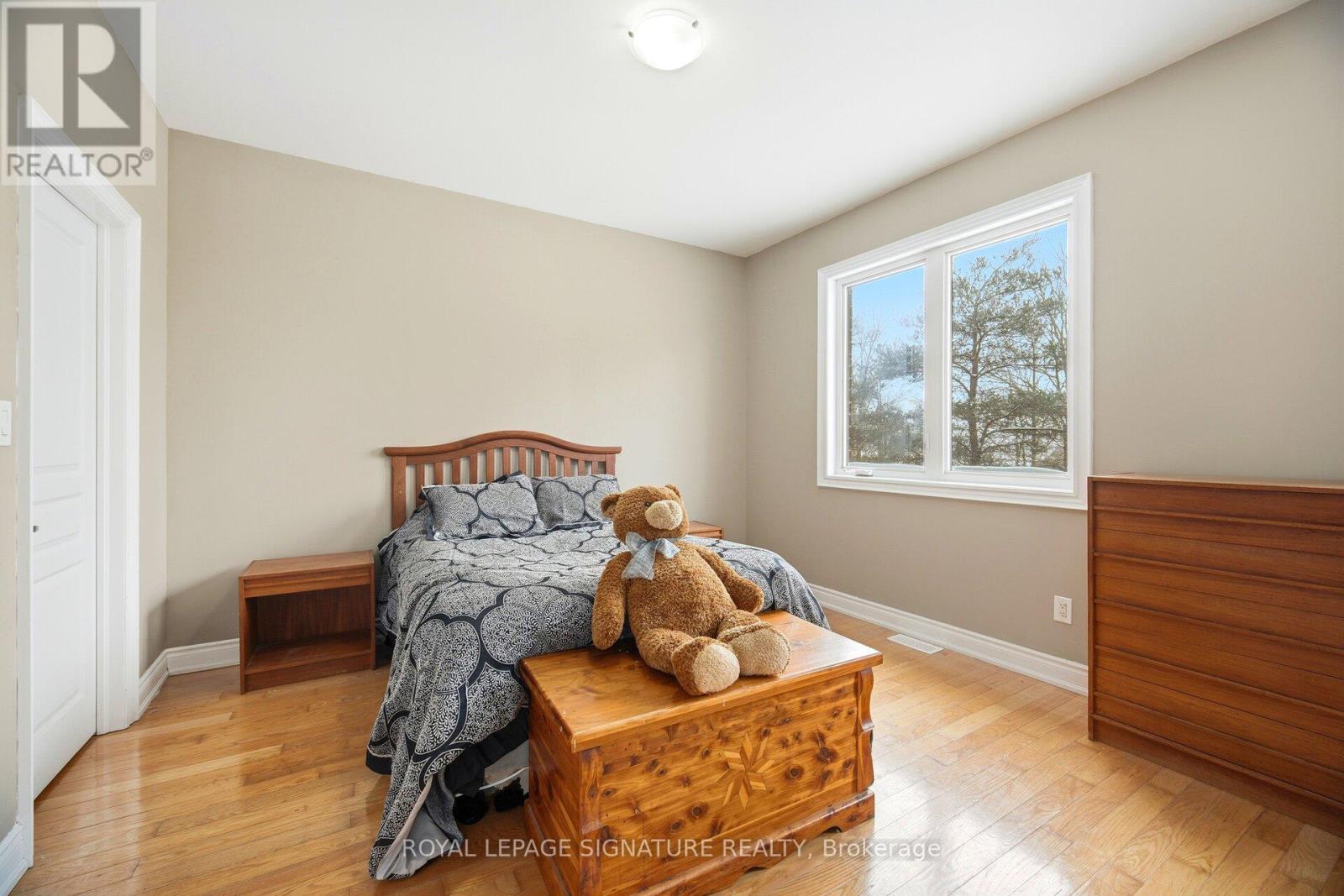 232167 TRAFALGAR ROAD - 32