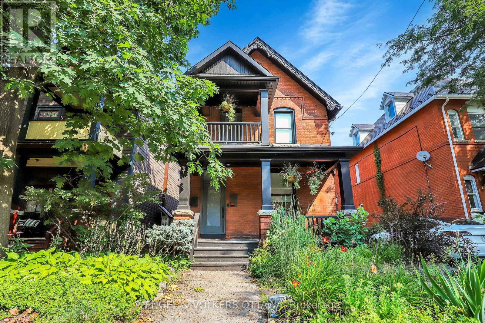 597 MACLAREN STREET - 1