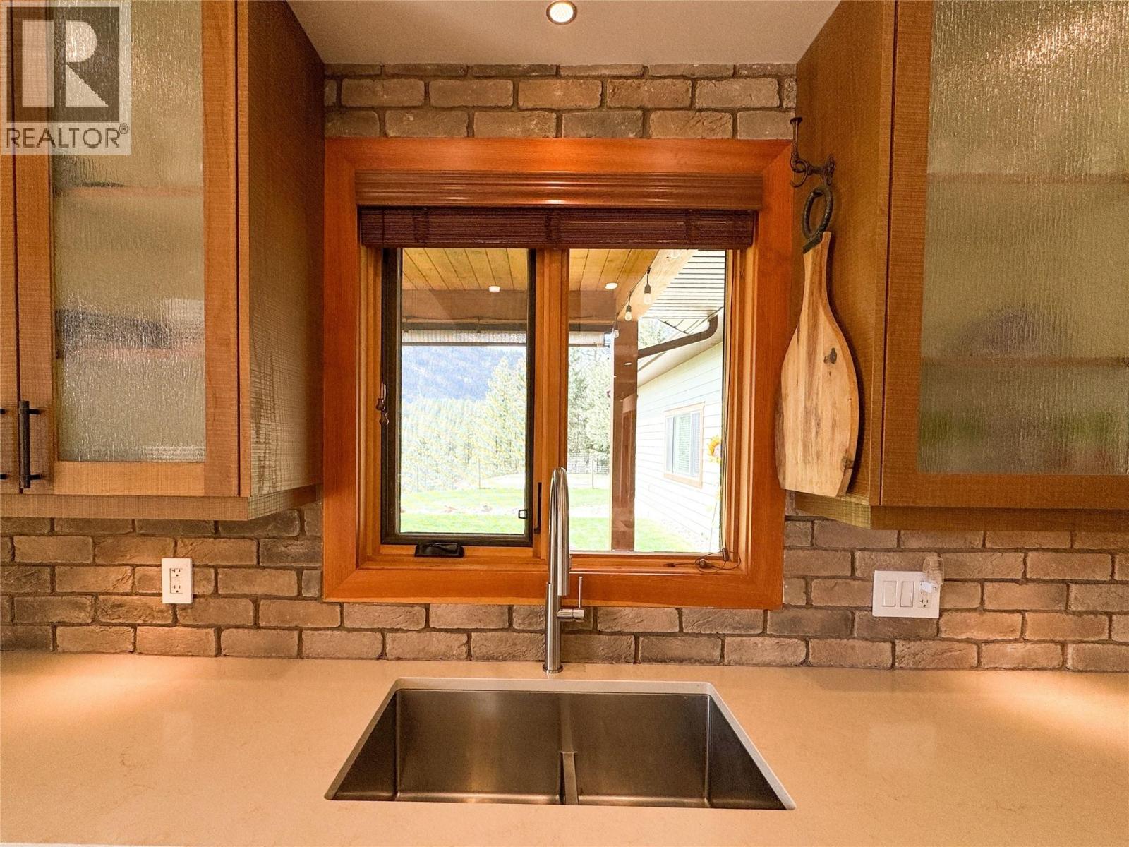 750 395 Highway - 24