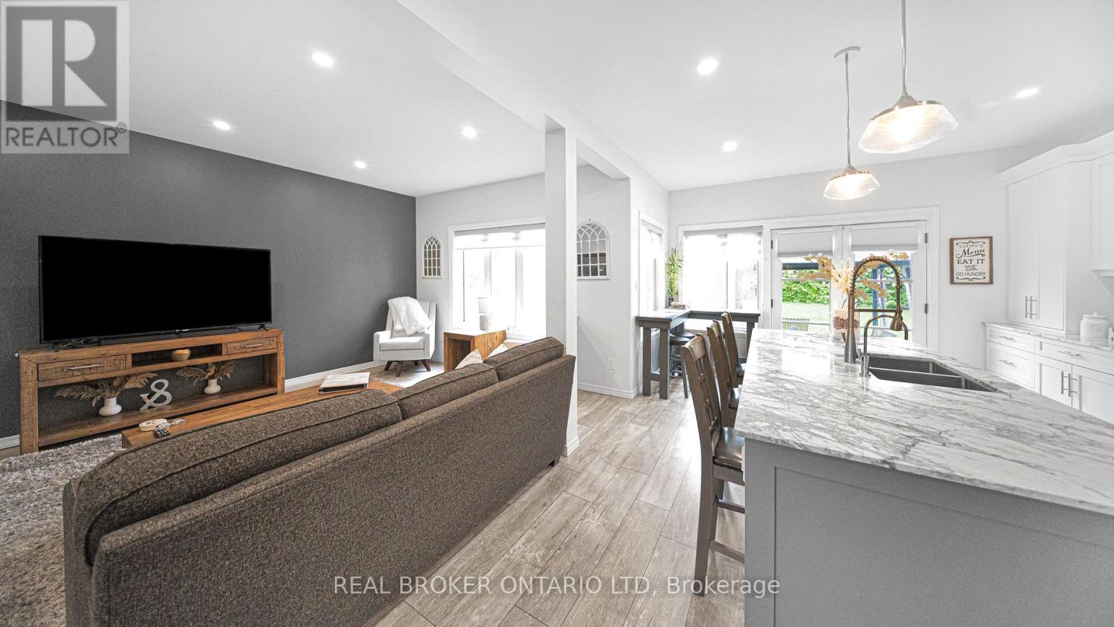 949 BLYTHWOOD ROAD Property Photo