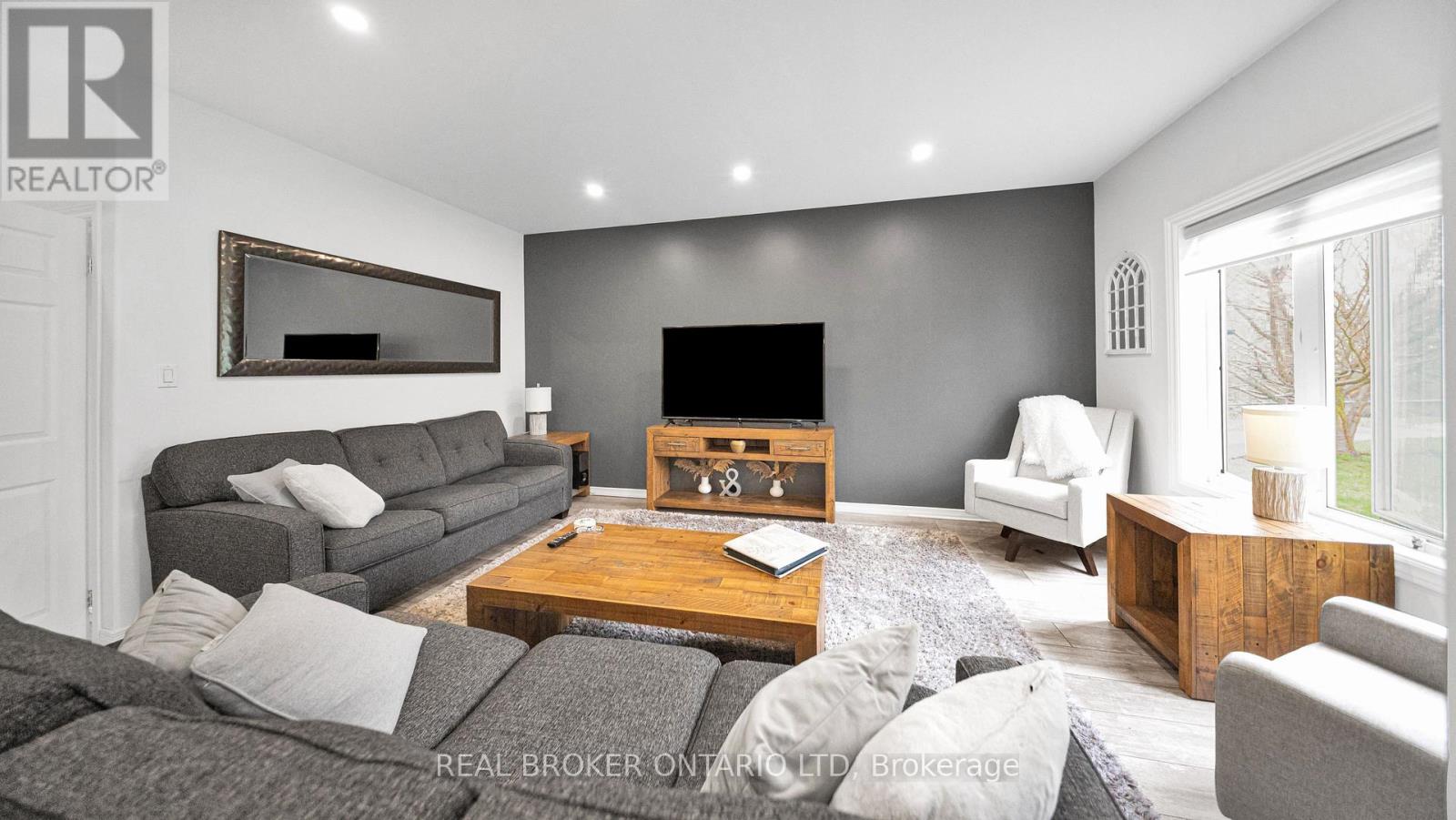 949 BLYTHWOOD ROAD Property Photo