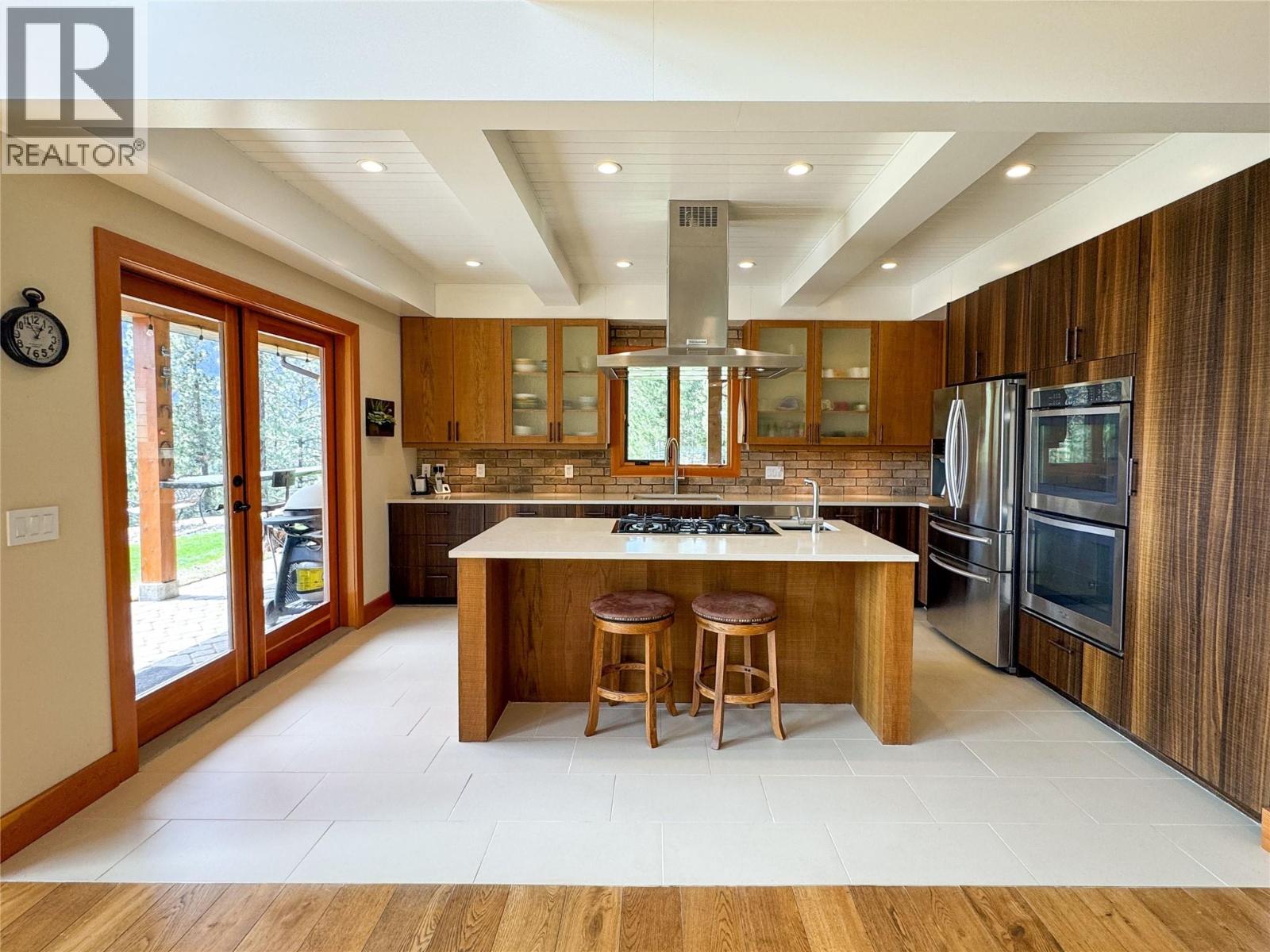 750 395 Highway - 12