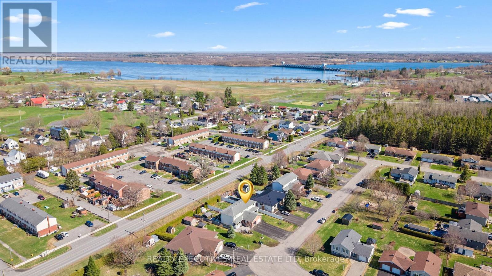 Ariel - close proximity to St Lawrence River