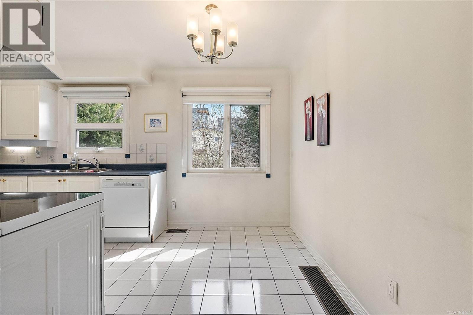 2935 Wascana St - 12