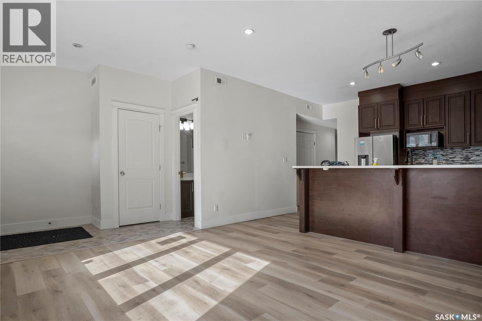 949 Robinson STREET - 5