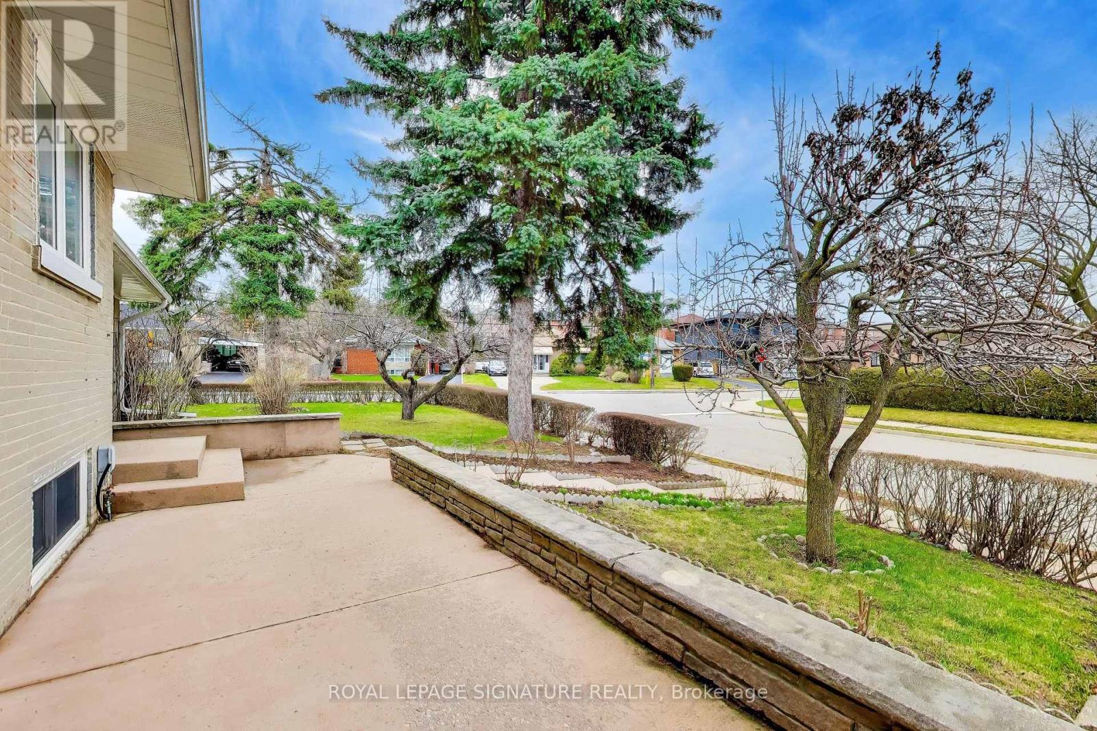 1 CHARLEMONT CRESCENT - 4