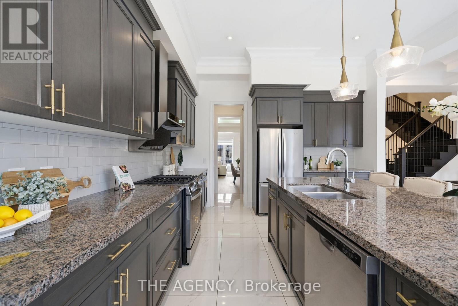 36 BLENHEIM CIRCLE - 12