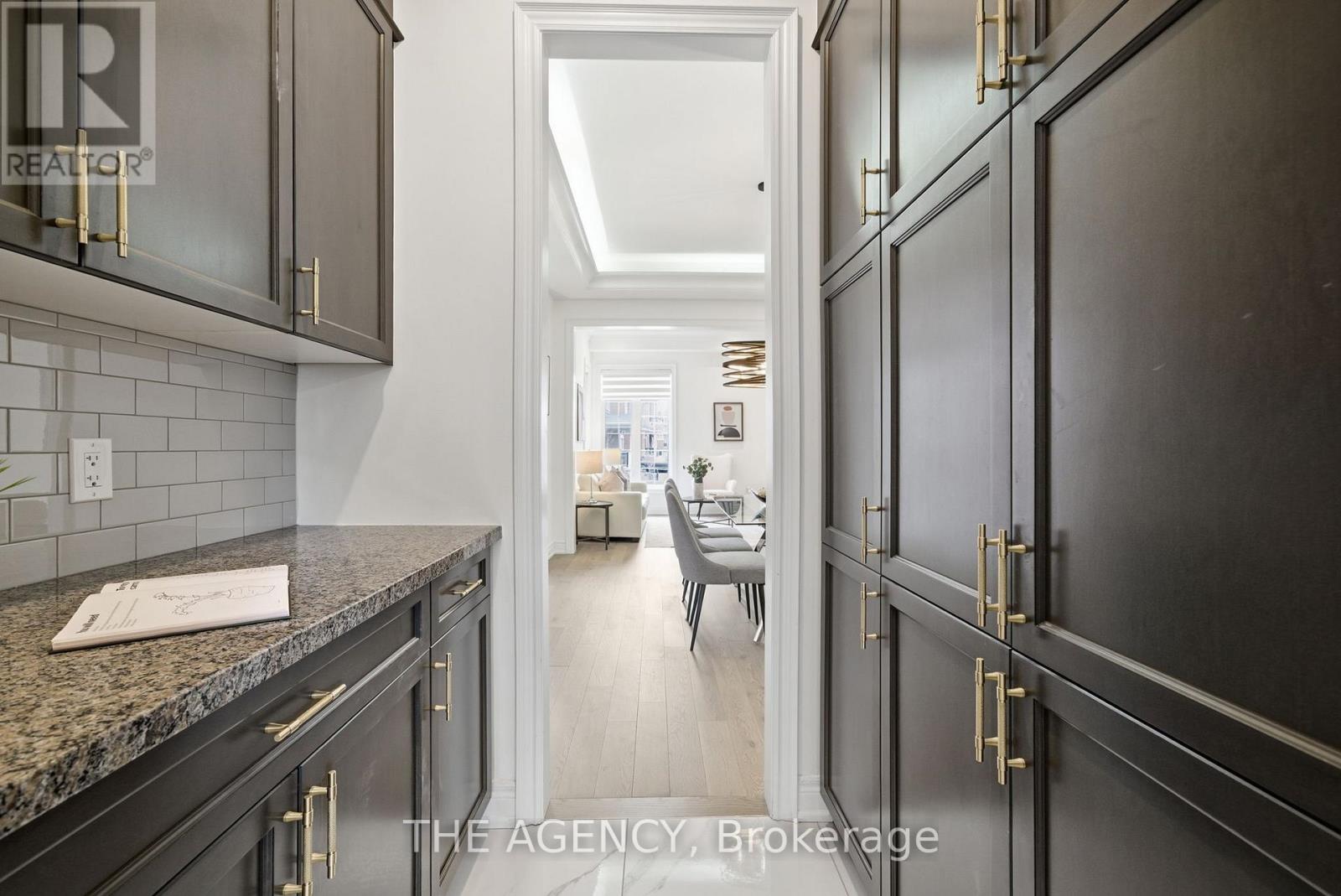 36 BLENHEIM CIRCLE - 16