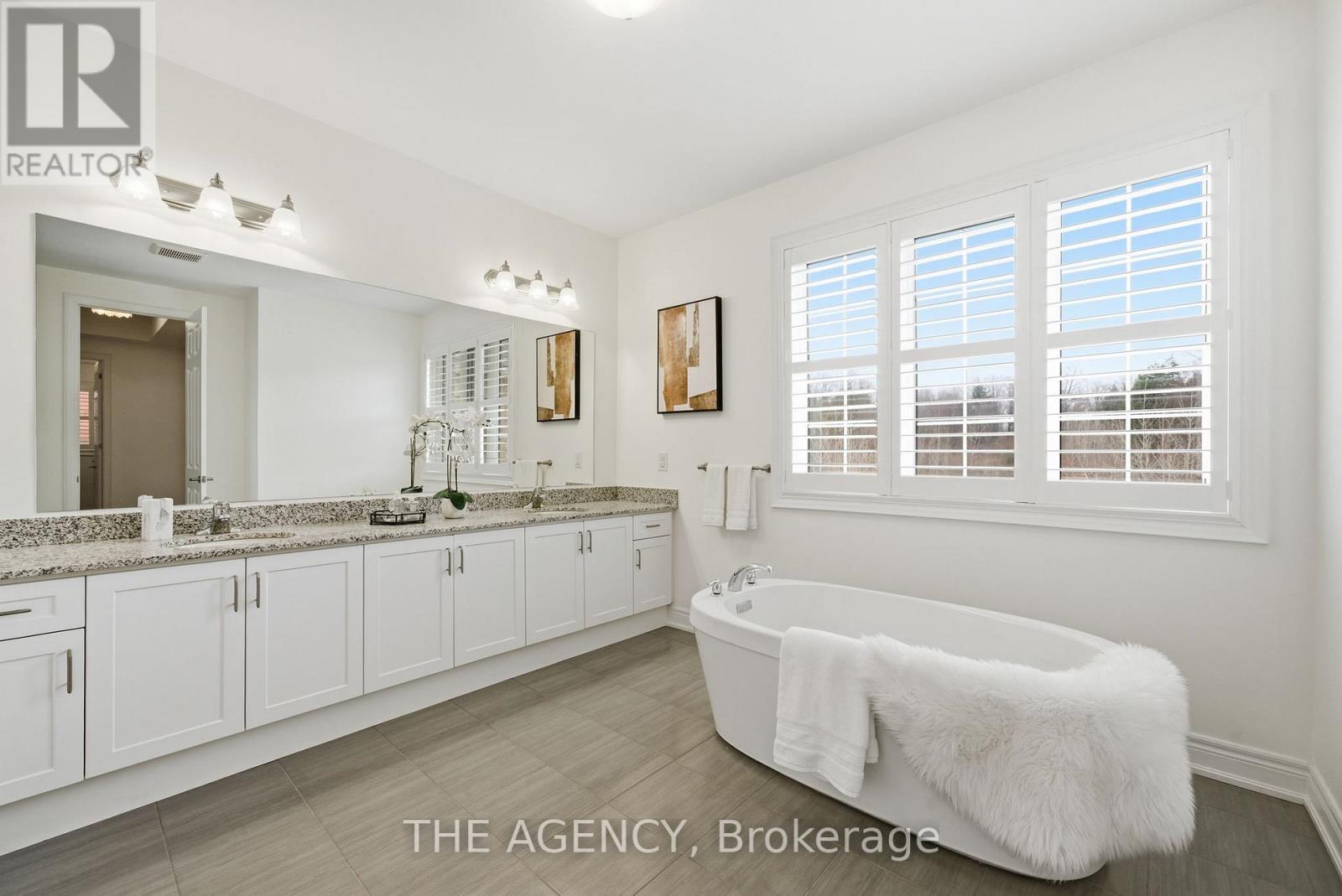 36 BLENHEIM CIRCLE - 32