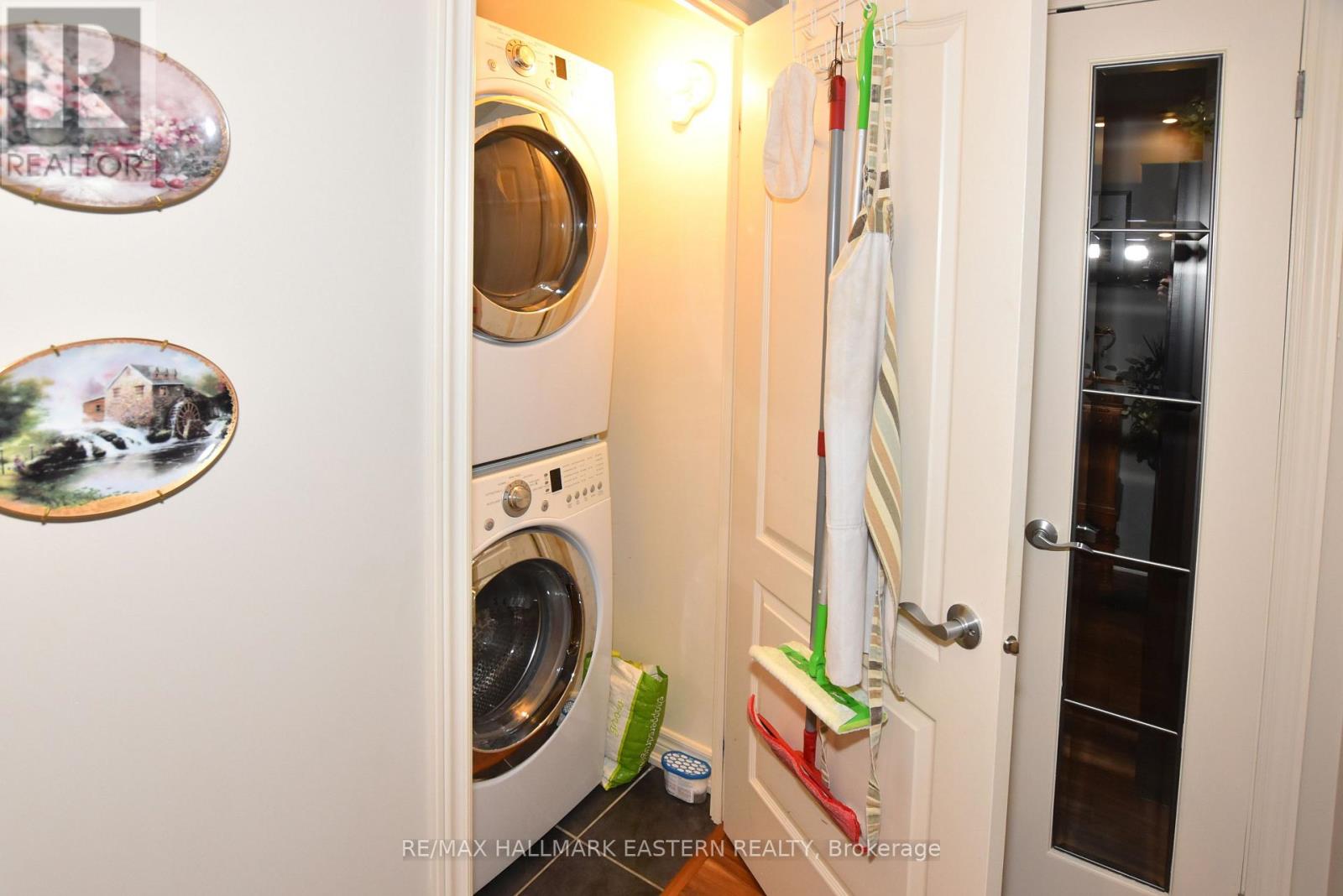 PH10 - 869 CLONSILLA AVENUE — photo 12