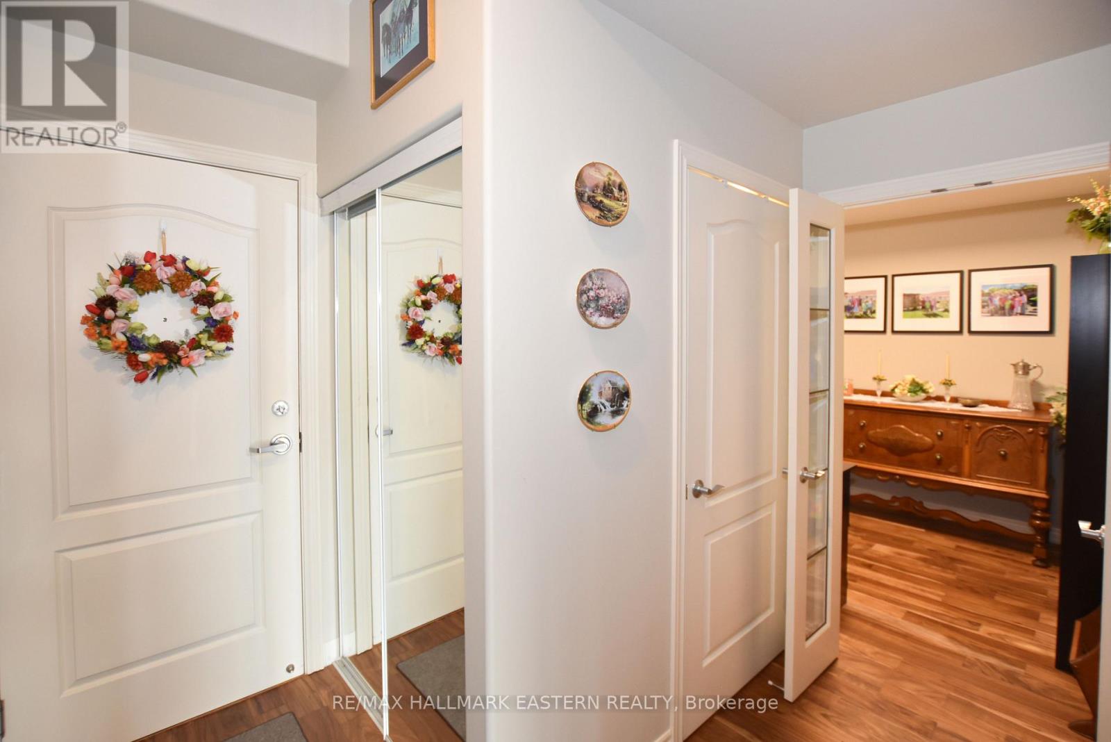 PH10 - 869 CLONSILLA AVENUE — photo 11