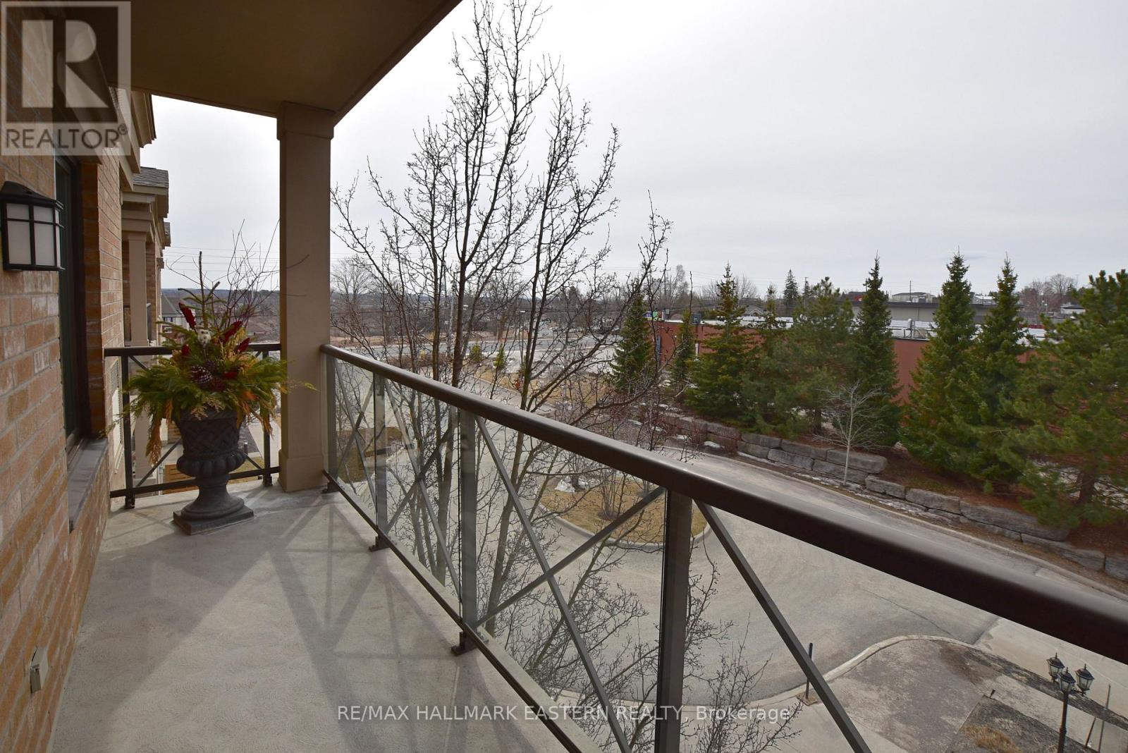 PH10 - 869 CLONSILLA AVENUE — photo 16