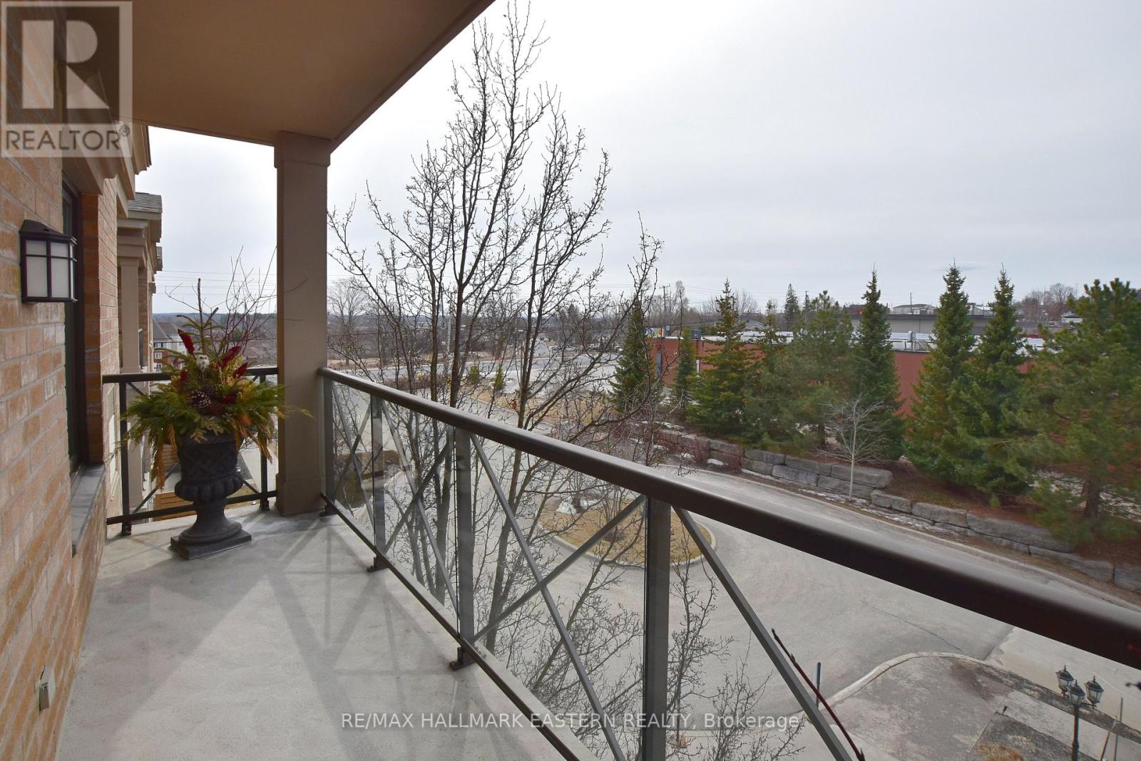 PH10 - 869 CLONSILLA AVENUE — photo 17