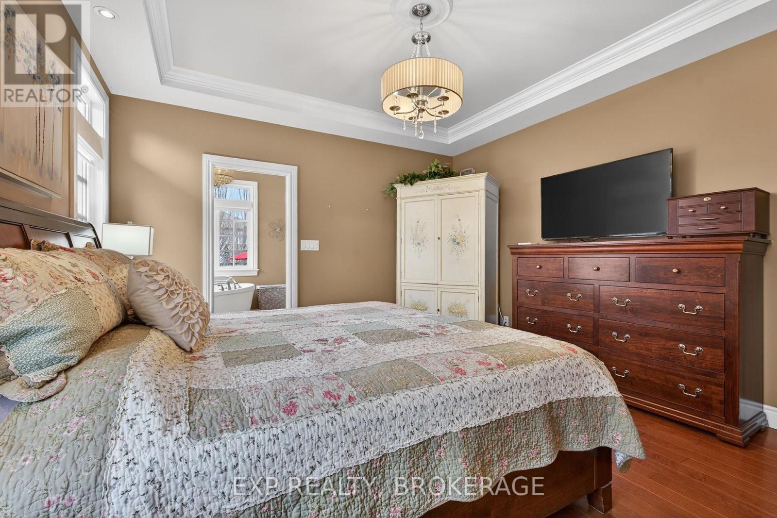 24 ADMIRAL'S COURT - 18