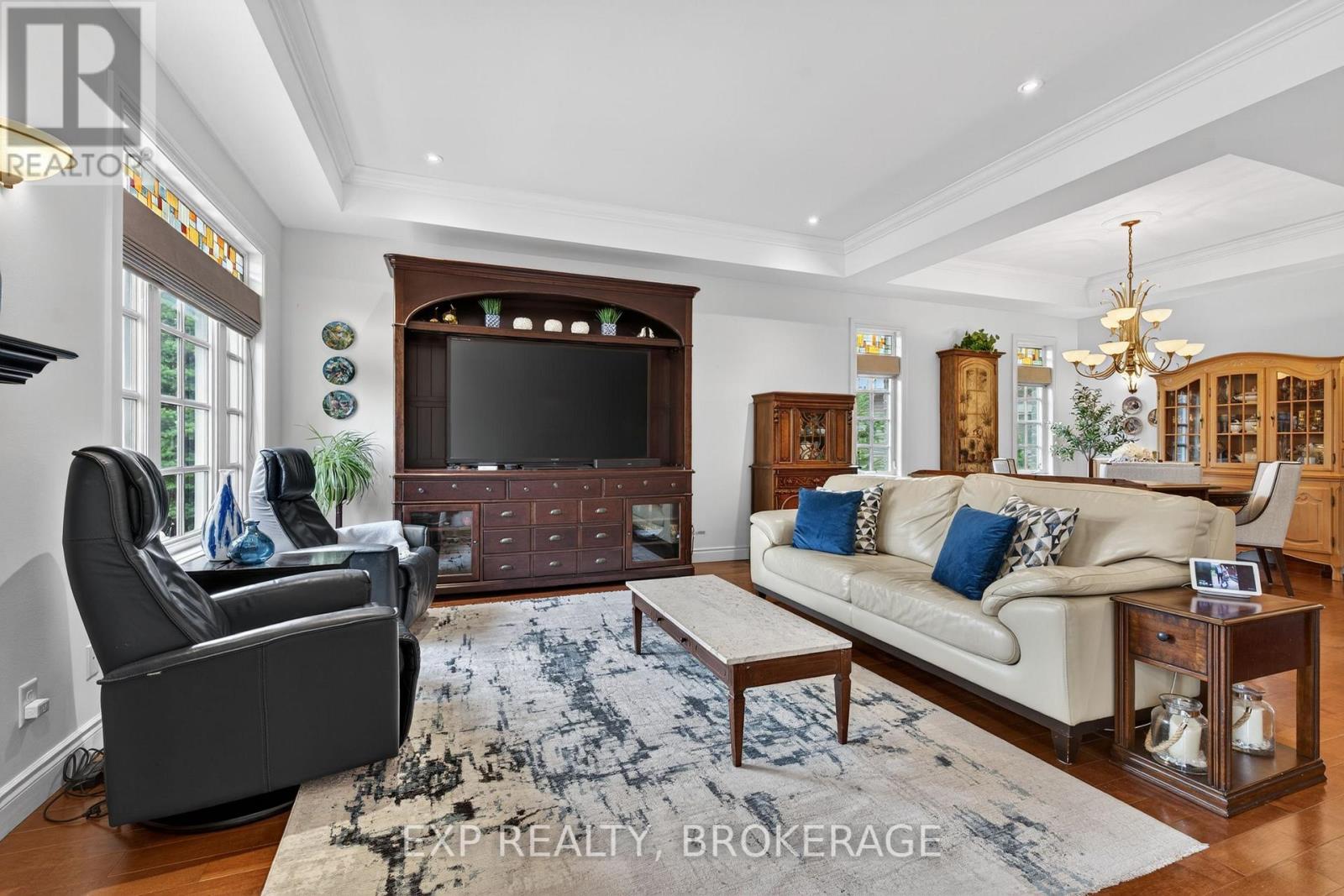 24 ADMIRAL'S COURT - 14