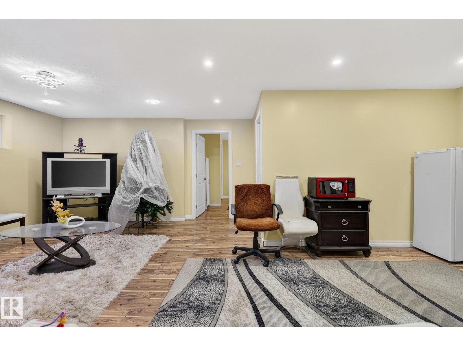 21867 80 AV NW - 25