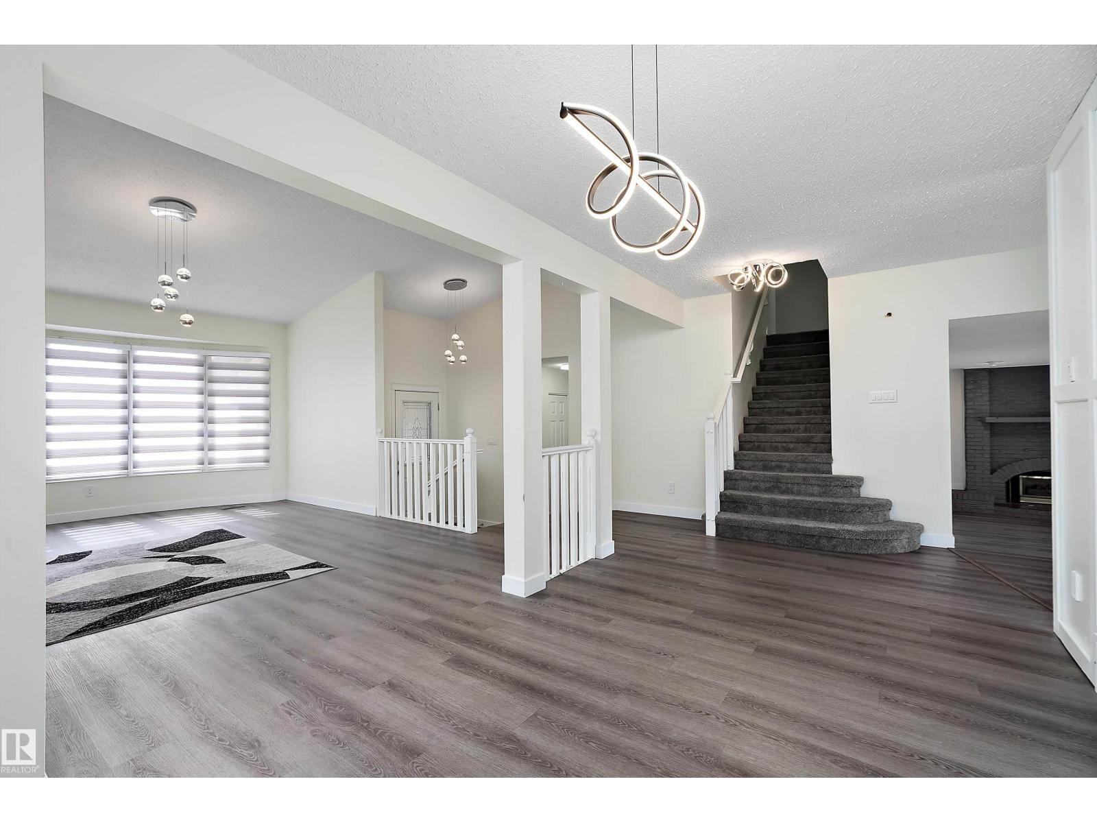 11020 158 AV NW, Edmonton