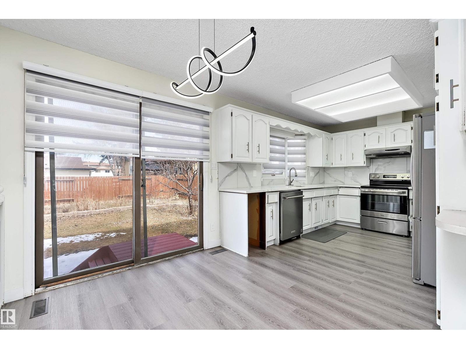 11020 158 AV NW, Edmonton