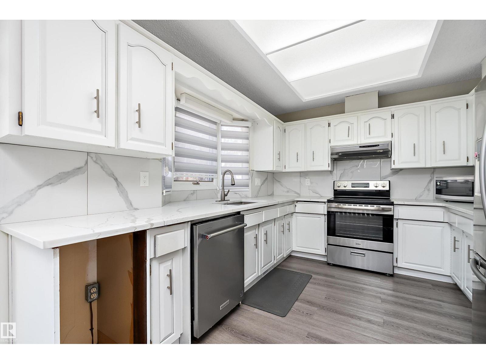 11020 158 AV NW, Edmonton