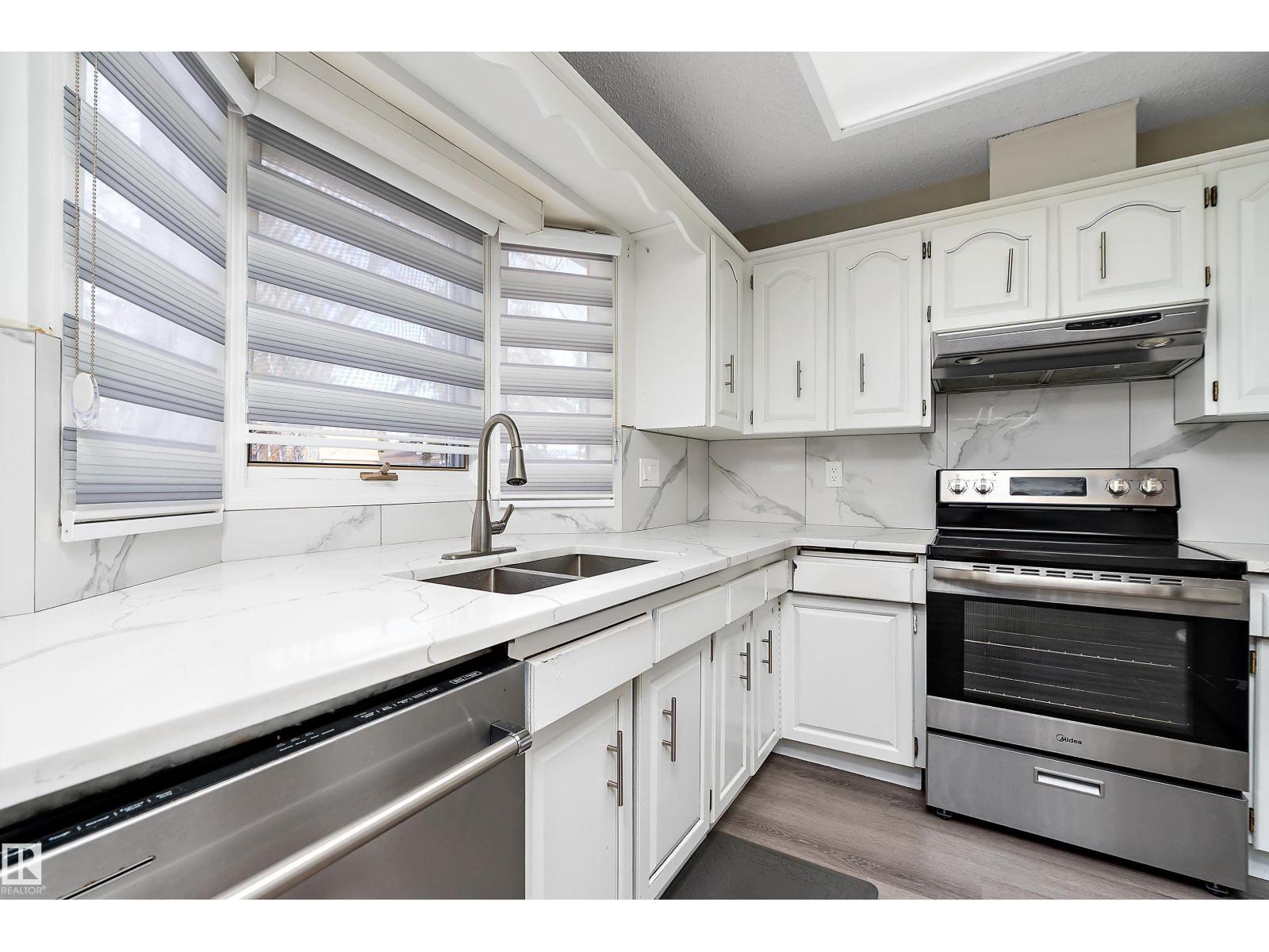 11020 158 AV NW, Edmonton