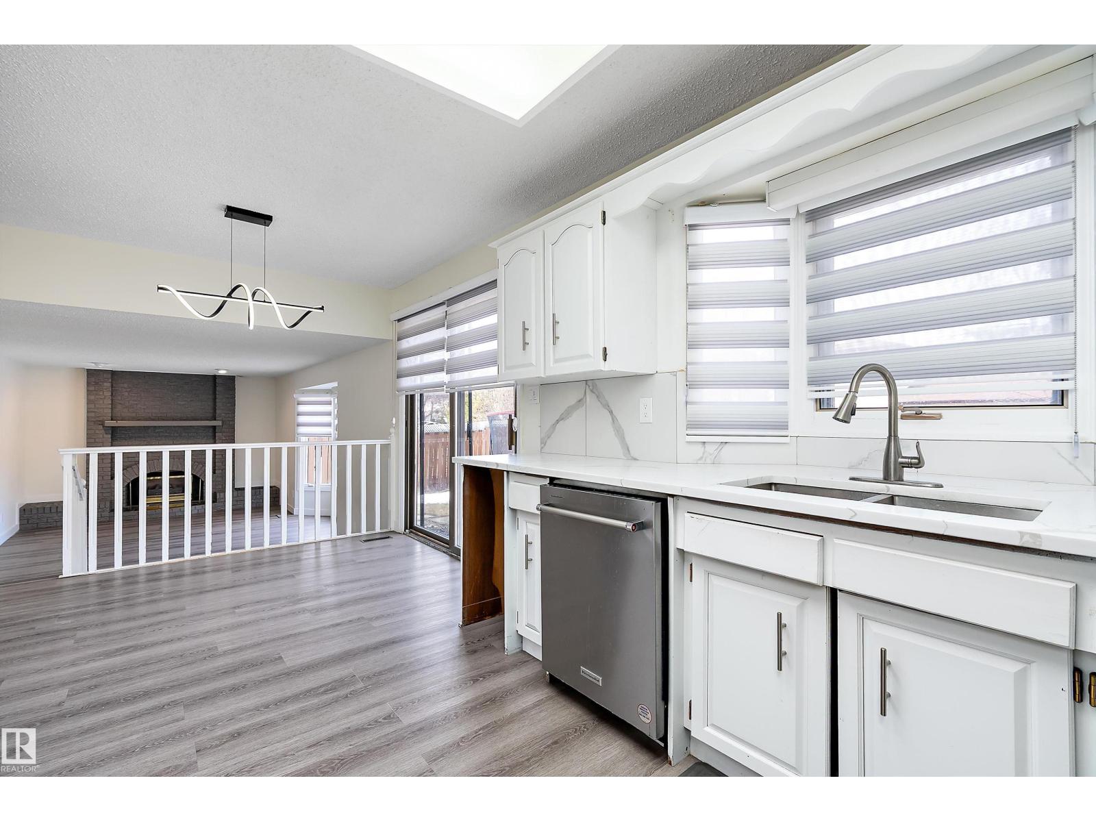 11020 158 AV NW, Edmonton