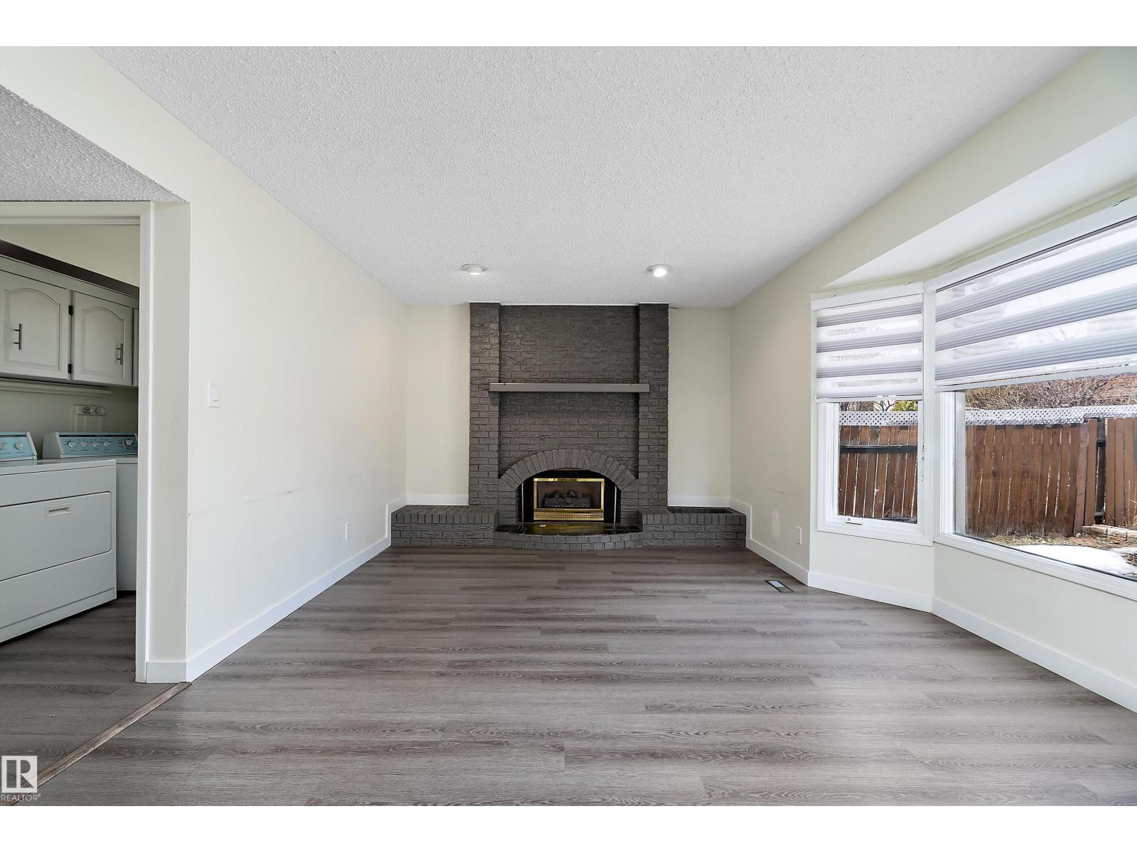 11020 158 AV NW, Edmonton